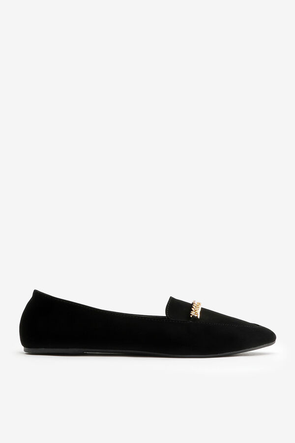 Pointy Loafers with Chain