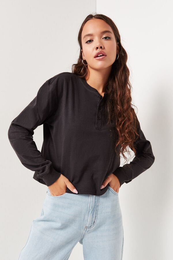 Cropped Long-Sleeved Henley Tee
