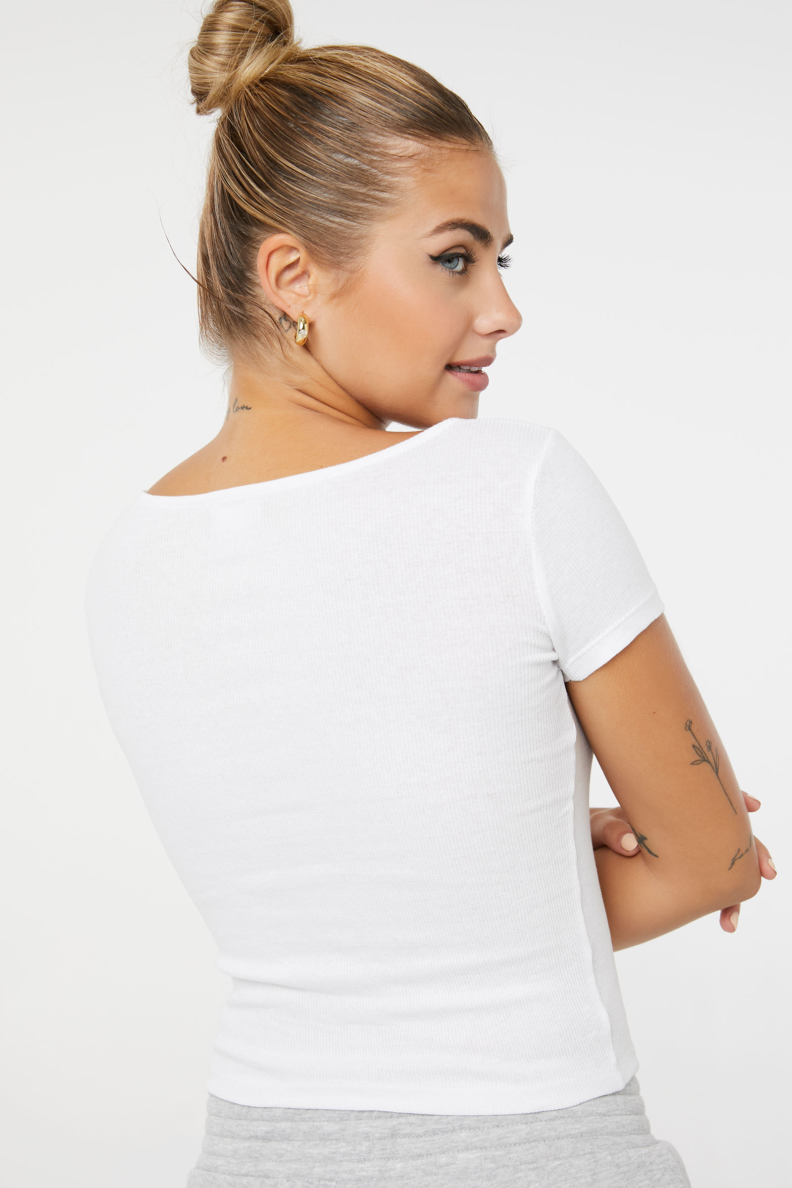 Basic Cropped Scoop Neck Tee